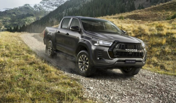 Toyota Hilux GR Sport 2022 tiếp tục ra mắt với thiết kế khác biệt, đe dọa Ford Ranger