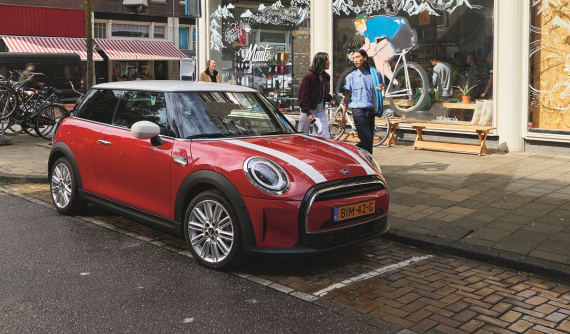 Bộ ba xe Mini được bổ sung phiên bản mới tại Việt Nam, giá từ 1,719 tỷ đồng