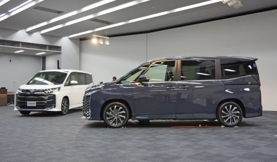 Toyota Noah và Voxy 2022 - cặp đôi MPV rẻ hơn "chuyên cơ mặt đất" Alphard - chính thức trình làng