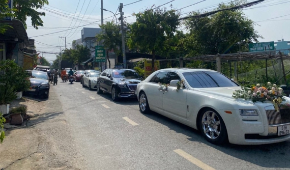 Dàn siêu xe và xe siêu sang rước dâu ở Sài thành, điểm nhấn là Ferrari F12 Berlinetta từng của Phan Thành