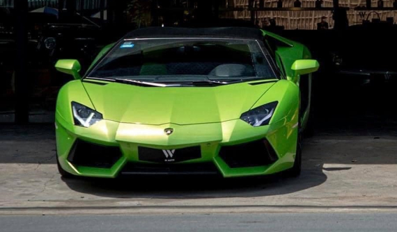 Lamborghini Aventador mui trần màu xanh cốm âm thầm nhập tịch Việt Nam, chủ nhân lập tức độ pô khủng