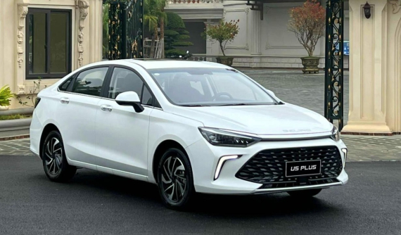 Sedan hạng C Beijing U5 Plus được mở bán tại Việt Nam với giá chỉ ngang xe hạng A và hạng B