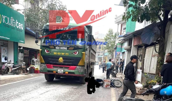Video: Phanh gấp khi đang vượt, người điều khiển xe máy tử vong dưới bánh xe ben tại Thái Nguyên
