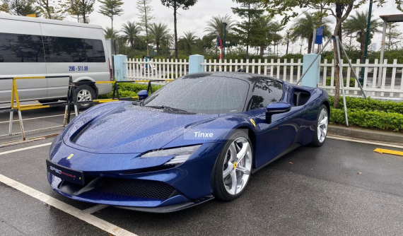 Siêu xe Ferrari SF90 Stradale bất ngờ xuất hiện ở Hà Nội
