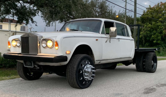 Chiếc bán tải Rolls-Royce đặc biệt này được chế tạo để chuyên kéo xe Rolls-Royce khác