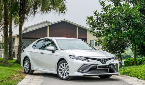 Doanh số xe hạng D tháng 12/2021: Toyota Camry "soán ngôi" VinFast Lux A2.0