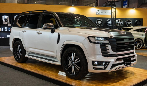 Toyota Land Cruiser 300 trở nên thể thao, dữ dằn hơn nhờ bộ bodykit độ từ Nhật Bản