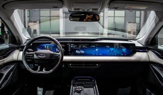 Chiêm ngưỡng thiết kế nội thất với màn hình dài 1,1 m của Ford Mondeo 2022