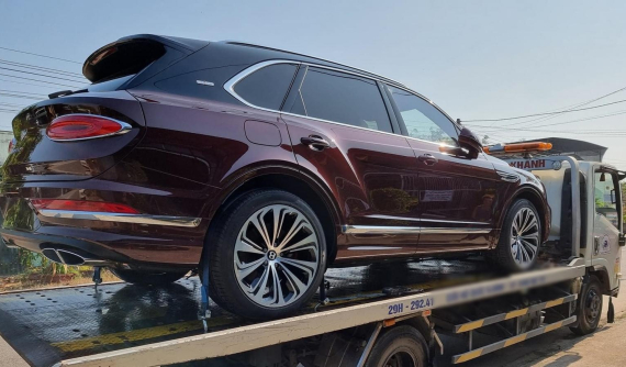 Bentley Bentayga V8 bản nâng cấp đầu tiên về Bình Dương, giá hơn 21 tỷ đồng