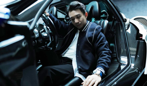 Minh “Nhựa” thay áo mới cho siêu phẩm Pagani Huayra, phải chăng là xe Huayra màu xanh chạy về hướng Long Thành?