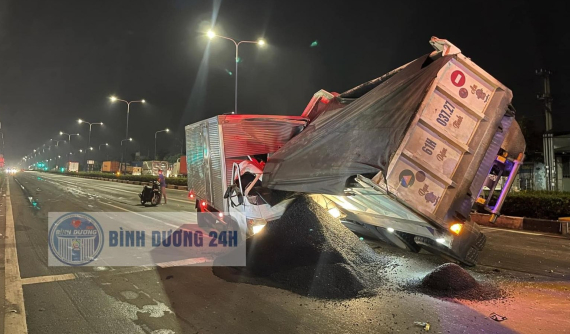 Bình Dương: Nhựa đường trên xe ben đổ tràn vào cabin ô tô tải khiến 1 tài xế tử vong