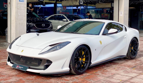"Hắc mã" Ferrari 812 Superfast trở thành chú "bạch mã" nhờ phương pháp vạn người thích
