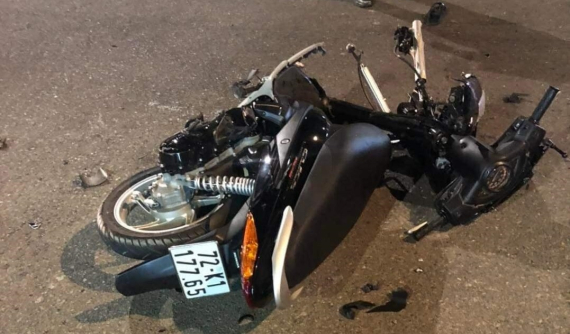 Video: Xe ga Honda Click tông ngang sườn ô tô tại vòng xuyến khiến 1 người đàn ông tử vong