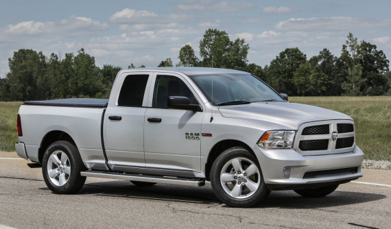 Không thay dầu đúng định kỳ, chủ xe bán tải vừa khiến ô tô bị hỏng động cơ vừa bị từ chối bảo hành