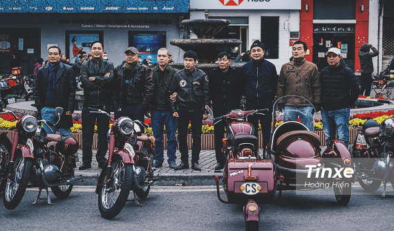 Những người yêu xe tại Hà Nội tụ tập vào ngày mùng 1 Tết