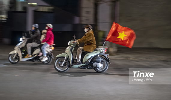 Bóng đá nam Việt Nam đại thắng Trung Quốc nhưng phố xá Hà Nội lại yên tĩnh