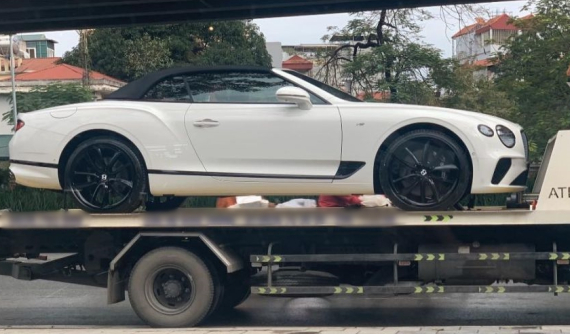 Quá nhiều bản Coupe về nước, đây chính là Bentley Continental GT V8 mui trần hiếm hoi xuất hiện tại Việt Nam