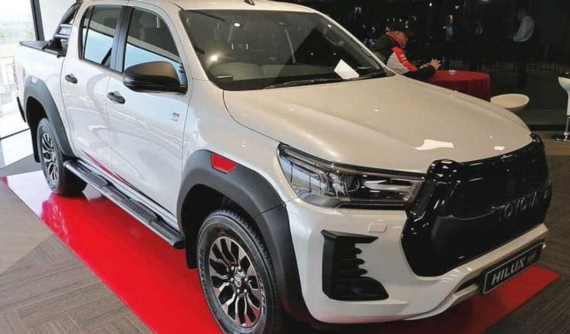 Nghênh đón Ford Ranger Raptor thế hệ mới, Toyota Hilux GR Sport 2022 trình làng với máy dầu 2.8L mạnh hơn