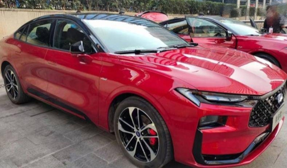 Ford Mondeo 2022 đã xuất hiện tại đại lý, sẵn sàng cạnh tranh Toyota Camry và Honda Accord