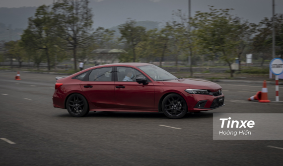 Đánh giá nhanh Honda Civic 2022: Lịch lãm hơn, an toàn hơn mà lại rẻ hơn