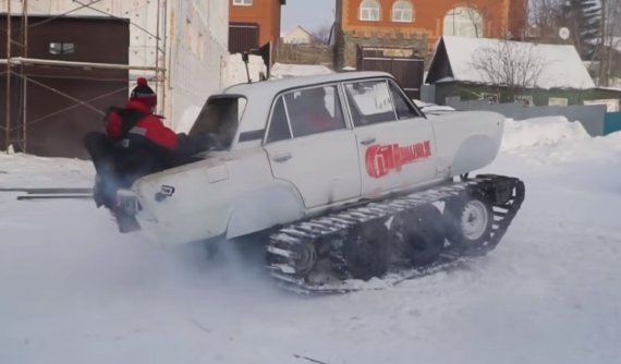 Theo dõi người Nga tự chế một chiếc Lada với bánh xích như xe tăng