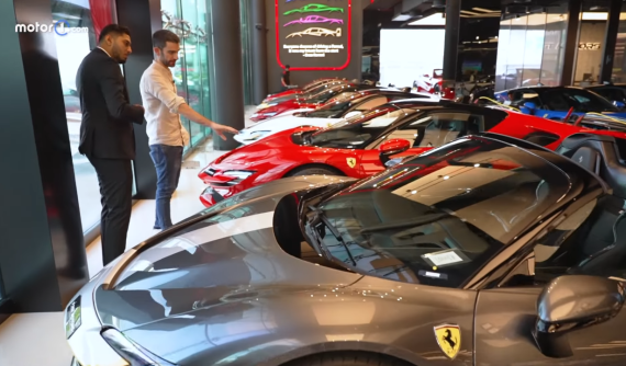 Nhìn ngắm đại lý siêu xe "đã qua sử dụng" cực độc ở Dubai