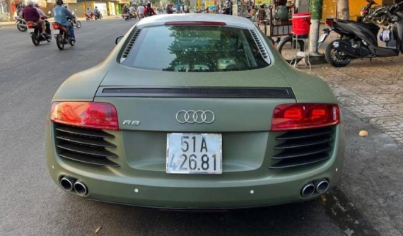 Hậu ly hôn, Đặng Lê Nguyên Vũ trải nghiệm siêu xe Audi R8 siêu bí ẩn ở Sài thành