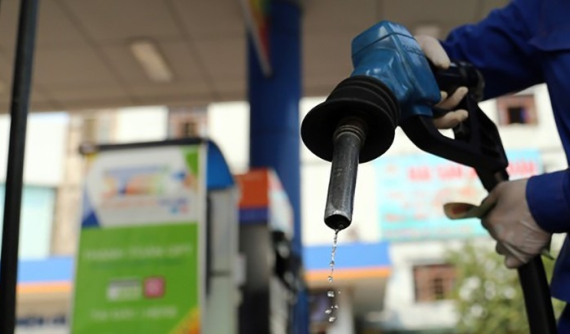Giá xăng có thể giảm ít nhất 5.000 đồng/lít