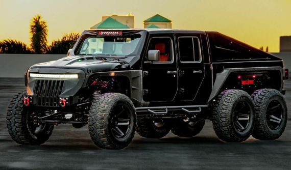 Chiếc Apocalypse Hellfire 6x6 cực hầm hố này có giá 5 tỷ đồng, mạnh 750 mã lực và có đèn giống Cybertruck