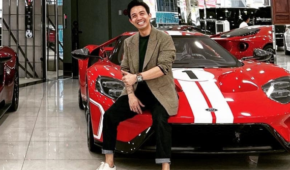 Lộ diện cận vệ tháp tùng Minh "Nhựa" sang showroom siêu xe của bạn để ngắm Ford GT '67 Heritage Edition