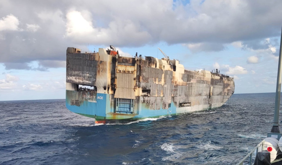 Tàu cháy chìm xuống đáy đại dương, mang theo 4.000 chiếc siêu xe và xe sang của tập đoàn Volkswagen