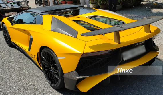 Trên đường vào Nam, Lamborghini Aventador SV Roadster ghé thăm Đà Nẵng để họp mặt cùng Koenigsegg Regera