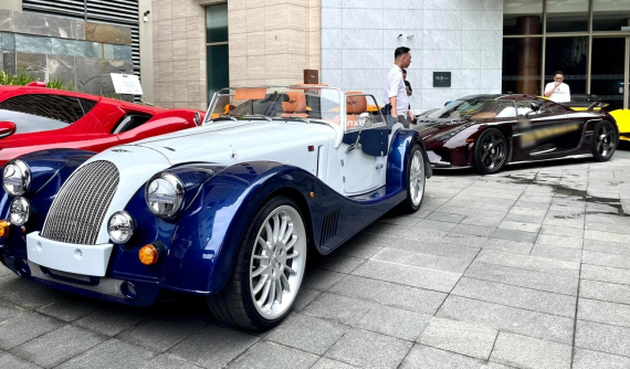 Morgan Plus Six giá hơn 8 tỷ đồng được chủ nhân vận chuyển ra tận Đà Nẵng tham dự đại hội siêu xe