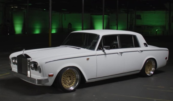 Đây là chiếc Rolls-Royce Silver Shadow 1978 độ mạnh 900 mã lực, biết drift bốc khói mãn nhãn