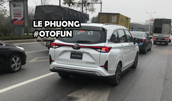 Toyota Veloz Cross 2022 bị bắt gặp trên đường Hà Nội trước khi ra mắt trong tháng này