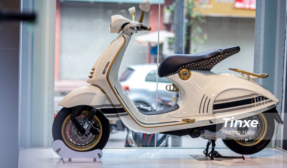 Vespa 946 Christian Dior giá gần 700 triệu đồng tuy nhiên có tiền cũng không chắc đã mua được