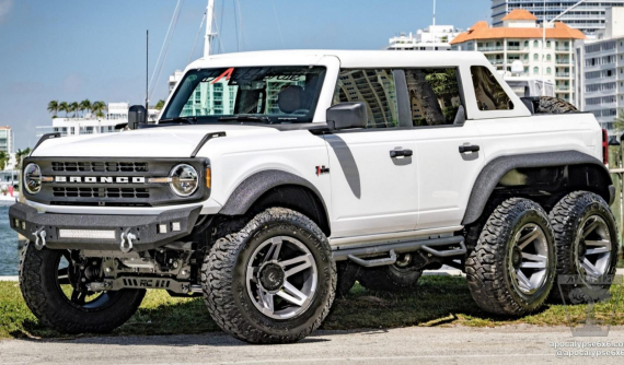 Ford Bronco thế hệ mới biến hóa "quái vật 6 bánh" nhờ bàn tay dân độ
