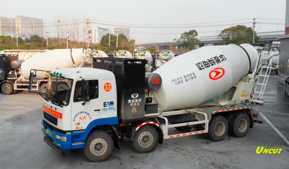 Video khám phá trạm đổi pin dành cho xe trộn bê tông chạy điện của hãng Geely