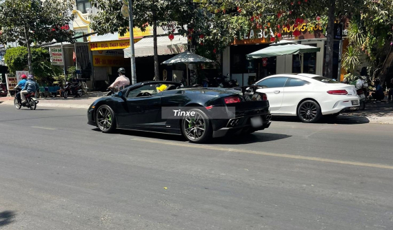 Lamborghini Gallardo LP570-4 Spyder Performante siêu hiếm tại Việt Nam lăn bánh tại Phan Thiết với bộ áo mới