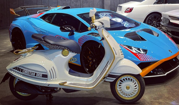 Mới về showroom siêu xe trăm tỷ đồng, Vespa 946 Christian Dior được hỏi mua bằng giá xe Mercedes-Benz C200
