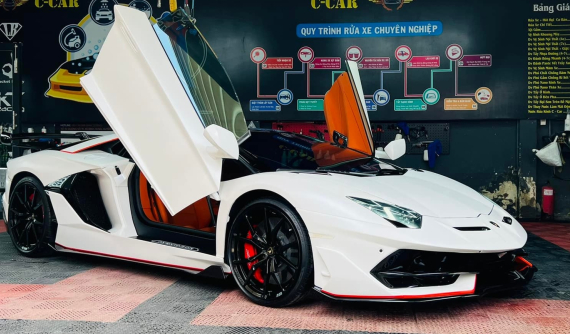 Thanh niên bán sầu riêng ở Đắk Lắk độ Lamborghini Aventador mui trần thành bản giới hạn SVJ Roadster