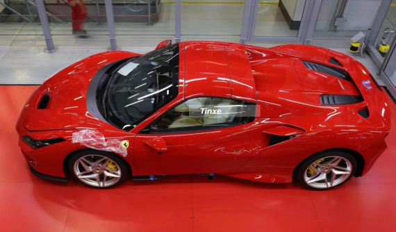 Doanh nhân Việt tậu siêu xe mui trần Ferrari F8 Spider chính hãng trước khi mẫu xe này tạm dừng nhận đặt hàng