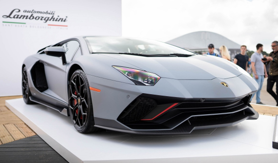 Lamborghini phải sản xuất thêm 15 chiếc siêu xe Aventador để đền cho khách