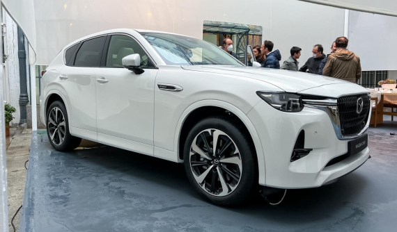 Ngắm hình ảnh "bằng xương, bằng thịt" của Mazda CX-60 2022 - đối thủ mới dành cho Hyundai Santa Fe và Kia Sorento