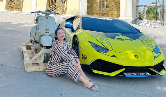 Cô gái 9X Bạc Liêu sở hữu siêu phẩm tay ga Vespa 946 Christian Dior, giá mua có thể bằng Mercedes-Benz C180 2022