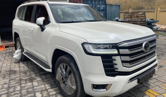 Xe của các Chủ tịch - Toyota Land Cruiser - có thêm phiên bản khủng về nước, nội thất chỉ 4 chỗ, quá đã cho các đại gia