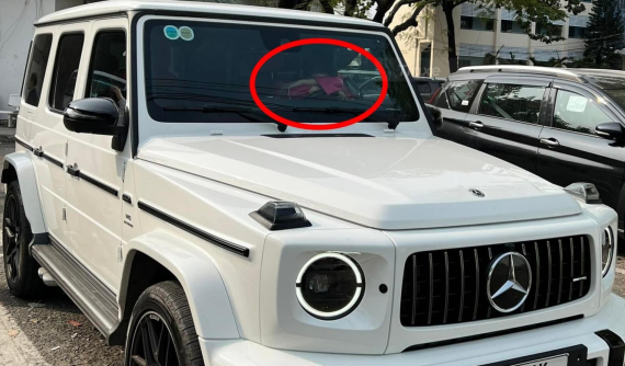 Lộ hình ảnh Hiền Hồ bơ phờ sau vô lăng xe Mercedes-AMG G63 hơn 12 tỷ đồng, có thể là do mất ngủ?