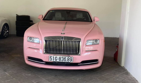 Cận cảnh Rolls-Royce Wraith màu hồng của nữ đại gia Nguyễn Phương Hằng