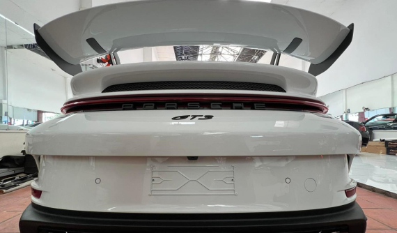 Lộ diện hình ảnh xe đua đường phố Porsche 911 GT3 2022 đầu tiên về Việt Nam, màu sơn khác với xe của Cường "Đô-la"