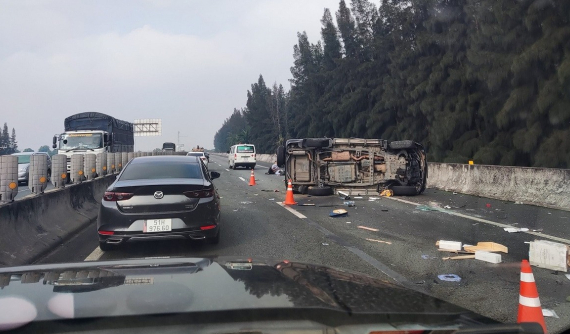 Phó Chủ tịch UBND Tp. Hồ Chí Minh Lê Hòa Bình qua đời vì tai nạn giao thông trên cao tốc Trung Lương